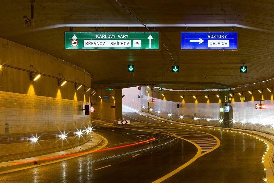 Praag-city-ring-road-Blanka-tunnel-nood-automobilist-telefoon-systeem-65883-11598864.jpg prague-city-ring-road-blanka-tunnel-emergency-motorist-telephone-system-65883-11598864.jpg